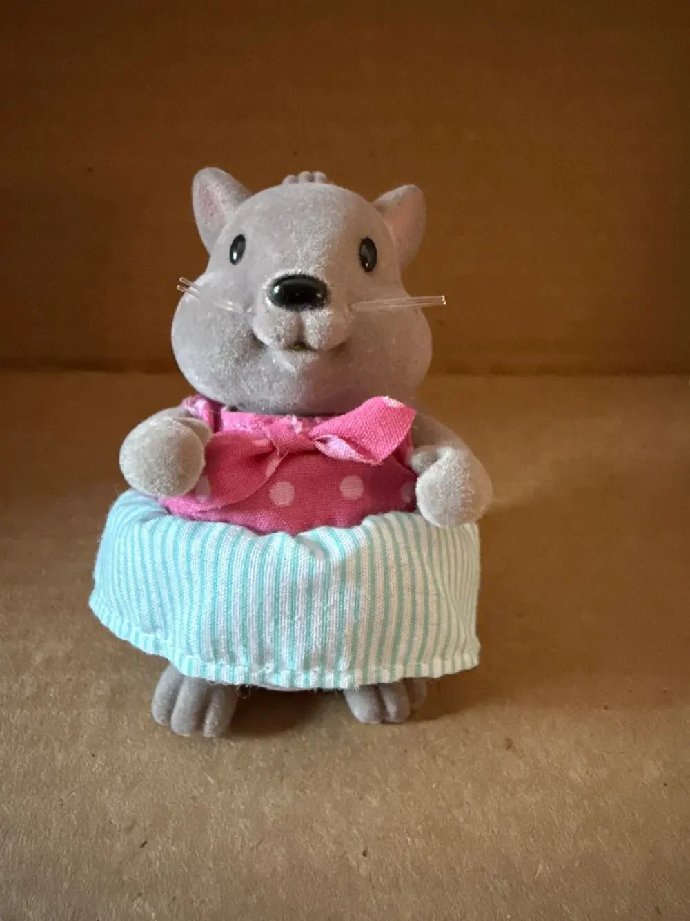 Li'l Woodzeez Nicnacker Squirrel Mom